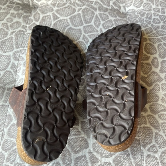 Birkenstock Brownleather size 7 flip-flops insole worn ,when wearing cannot see - Picture 5 of 5